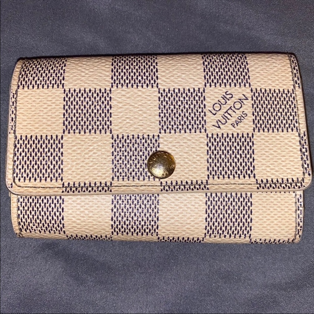 Louis Vuitton 6 key holder
